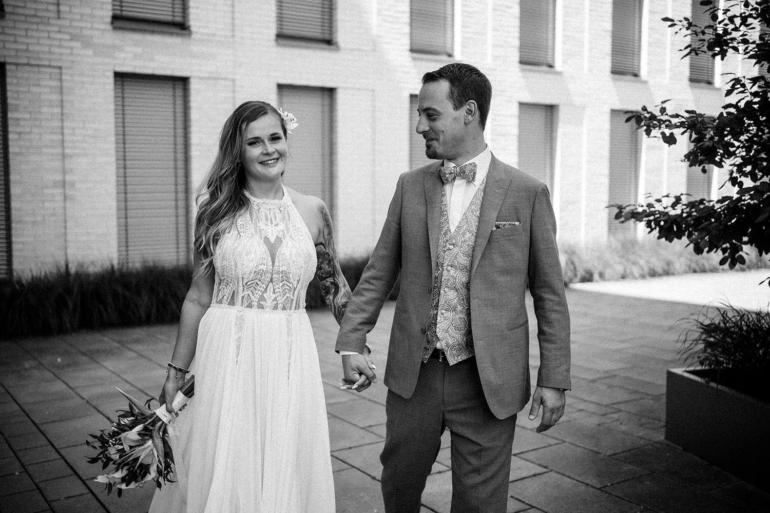 Hochzeitsfotograf Münster – Yana & Florian beim modernen Paarshooting im Hafen Münster