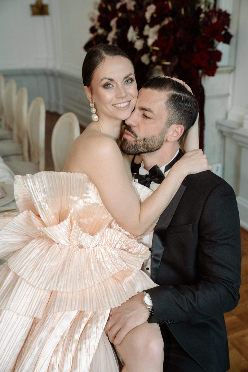 Romantisches Brautpaar-Porträt in festlicher Location – Hochzeitsfotograf Ahaus